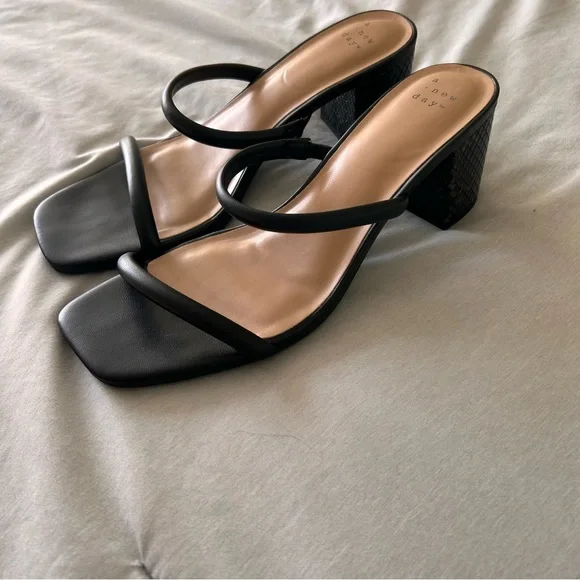 Black Wide width mule heel - Picture 2 of 4